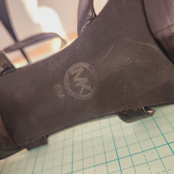 Michael Kors MK Women’s Leather Patent Heeled Sandals Shoes Size 8 Pre-owned - Picture 5 of 6